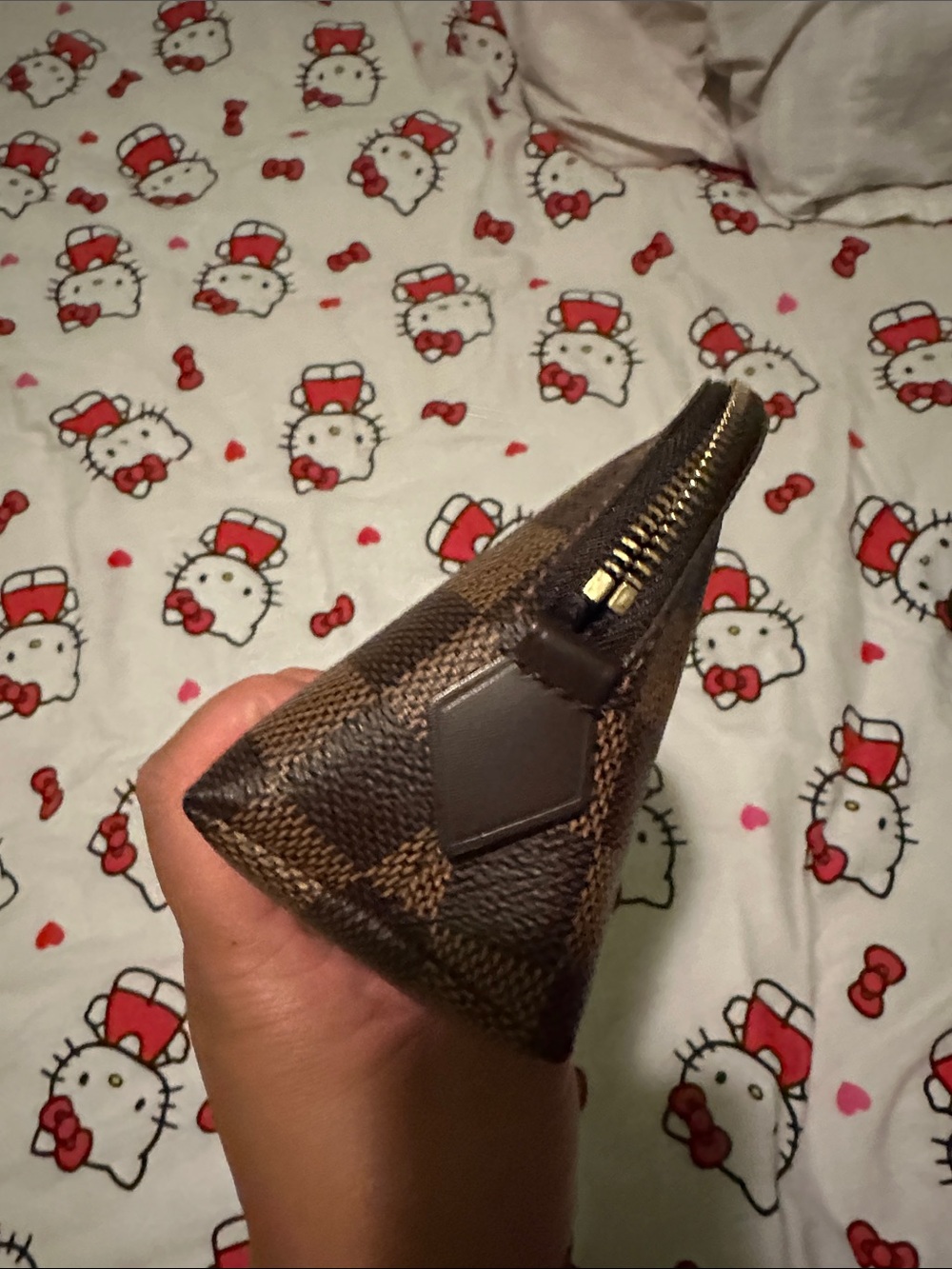 Louis Vuitton Cosmetic Pouch MM in Damier Ebene (discontinued) - Picture 8 of 12